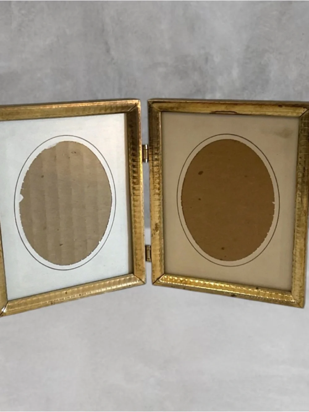 VTG MCM Mini 5x 4” BI-FOLD- Gold Brass Picture Frame With Oval Mat